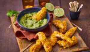 Poulet pané aux tortillas et dip d’avocat épicé